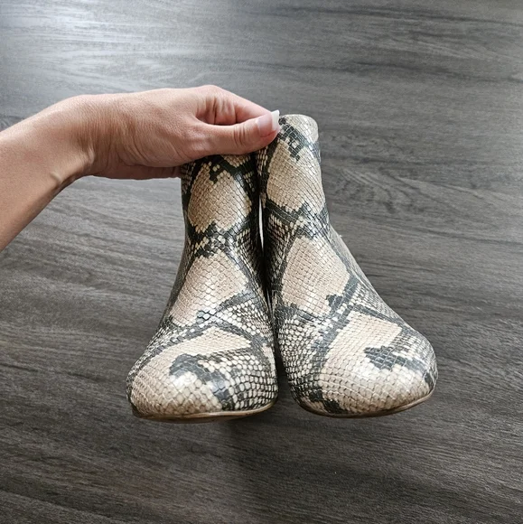 Steve Madden Tan Rockir Snakeskin Print Slip-On Booties Size 7 - Picture 5 of 9